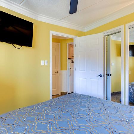Downtown Gatlinburg Condo With Community Pool! Exterior photo