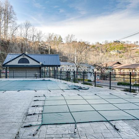 Downtown Gatlinburg Condo With Community Pool! Exterior photo
