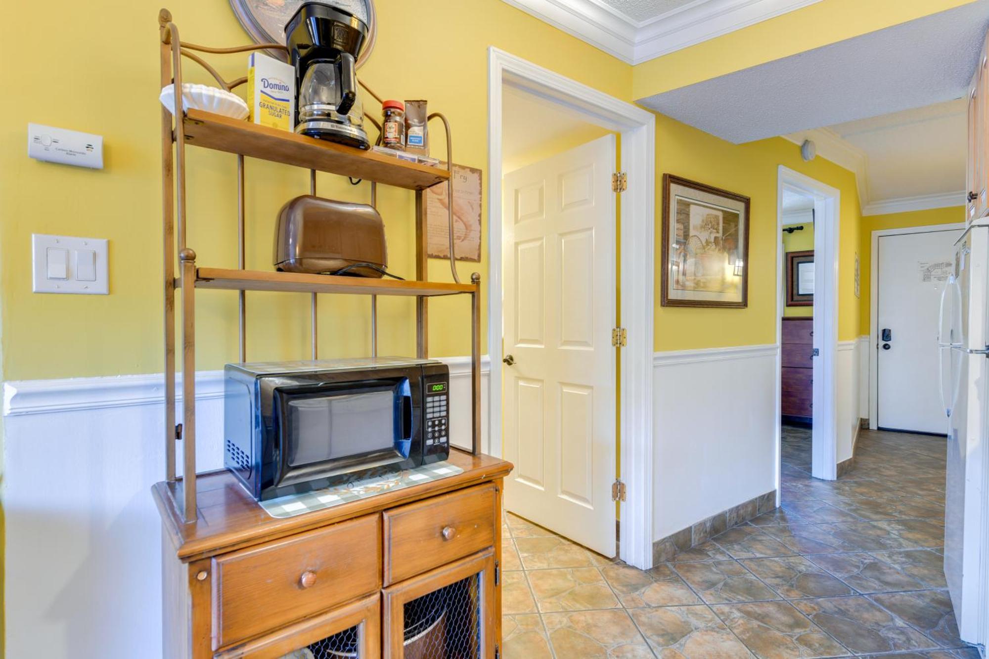 Downtown Gatlinburg Condo With Community Pool! Exterior photo
