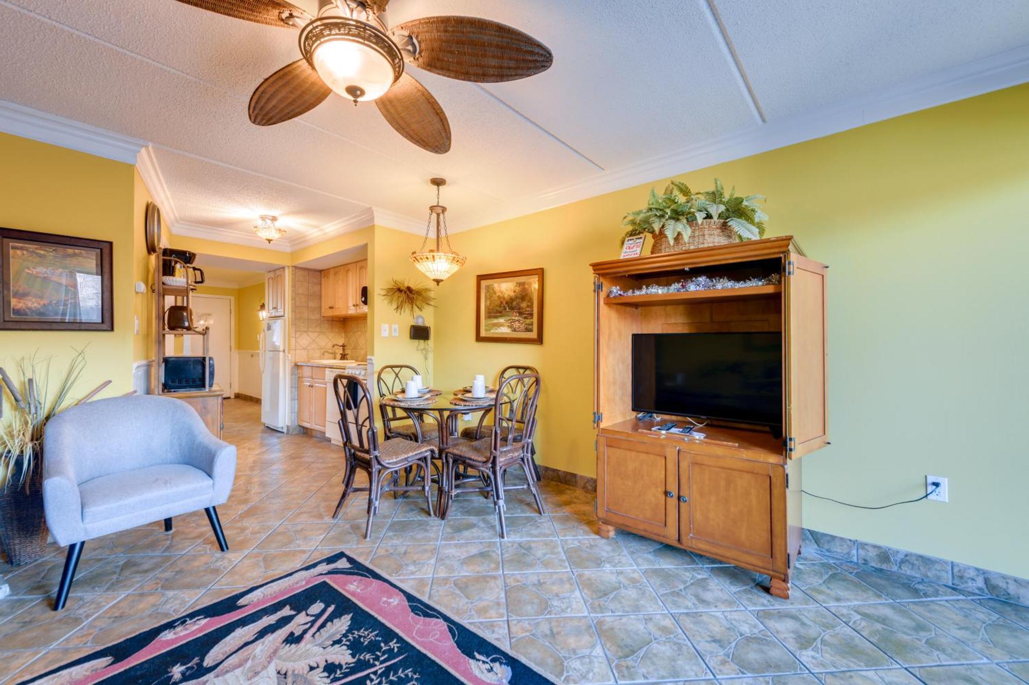 Downtown Gatlinburg Condo With Community Pool! Exterior photo
