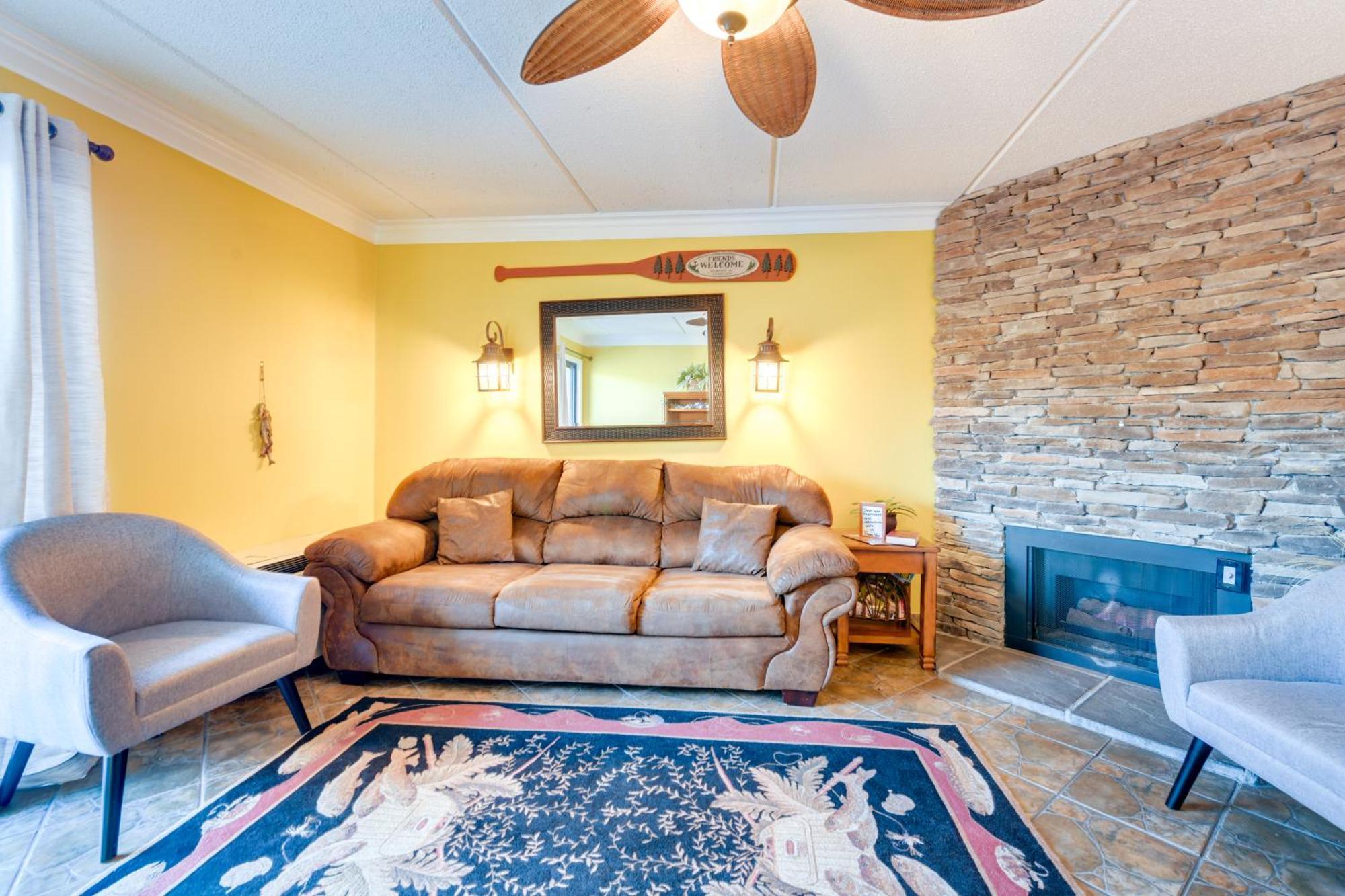 Downtown Gatlinburg Condo With Community Pool! Exterior photo