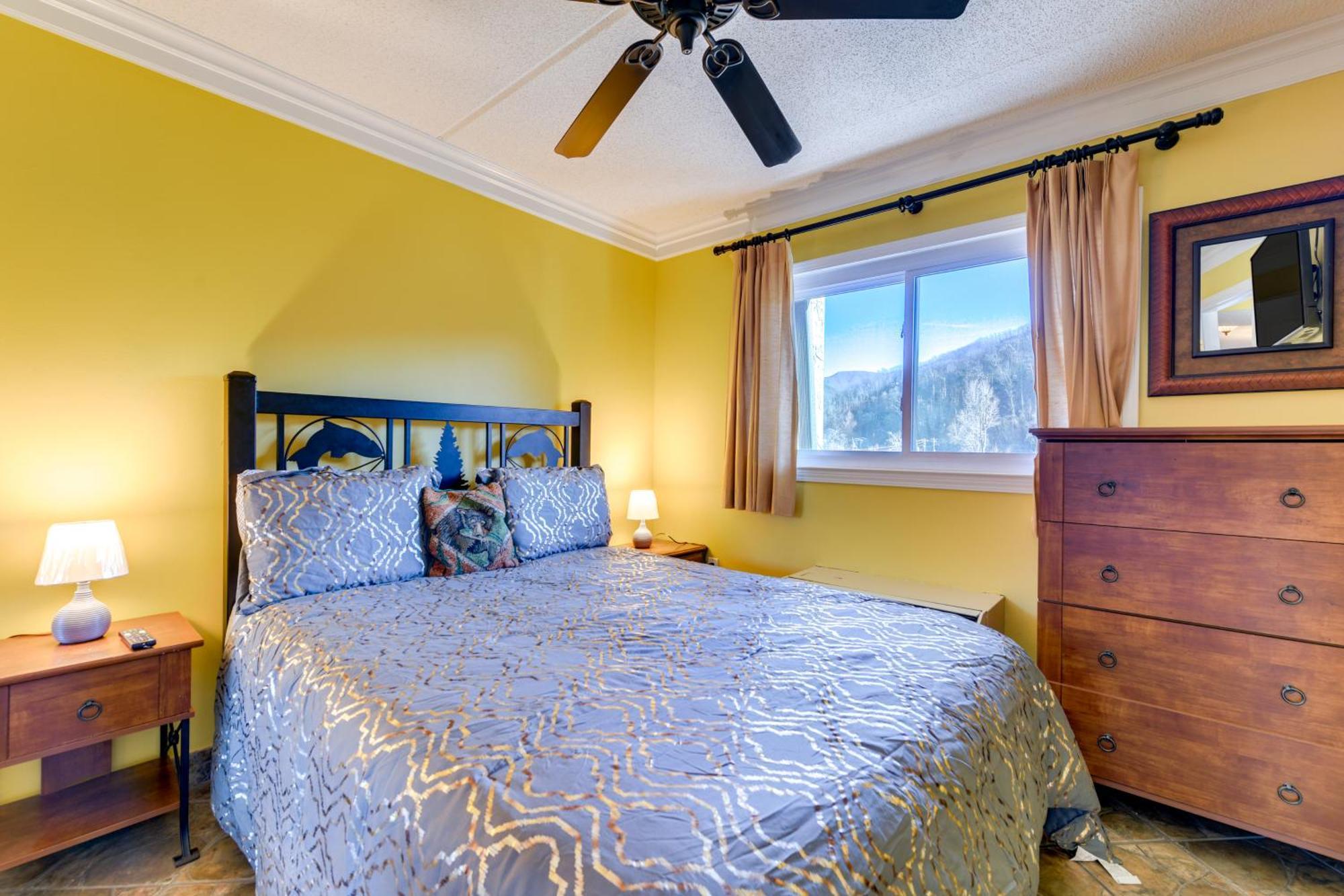 Downtown Gatlinburg Condo With Community Pool! Exterior photo