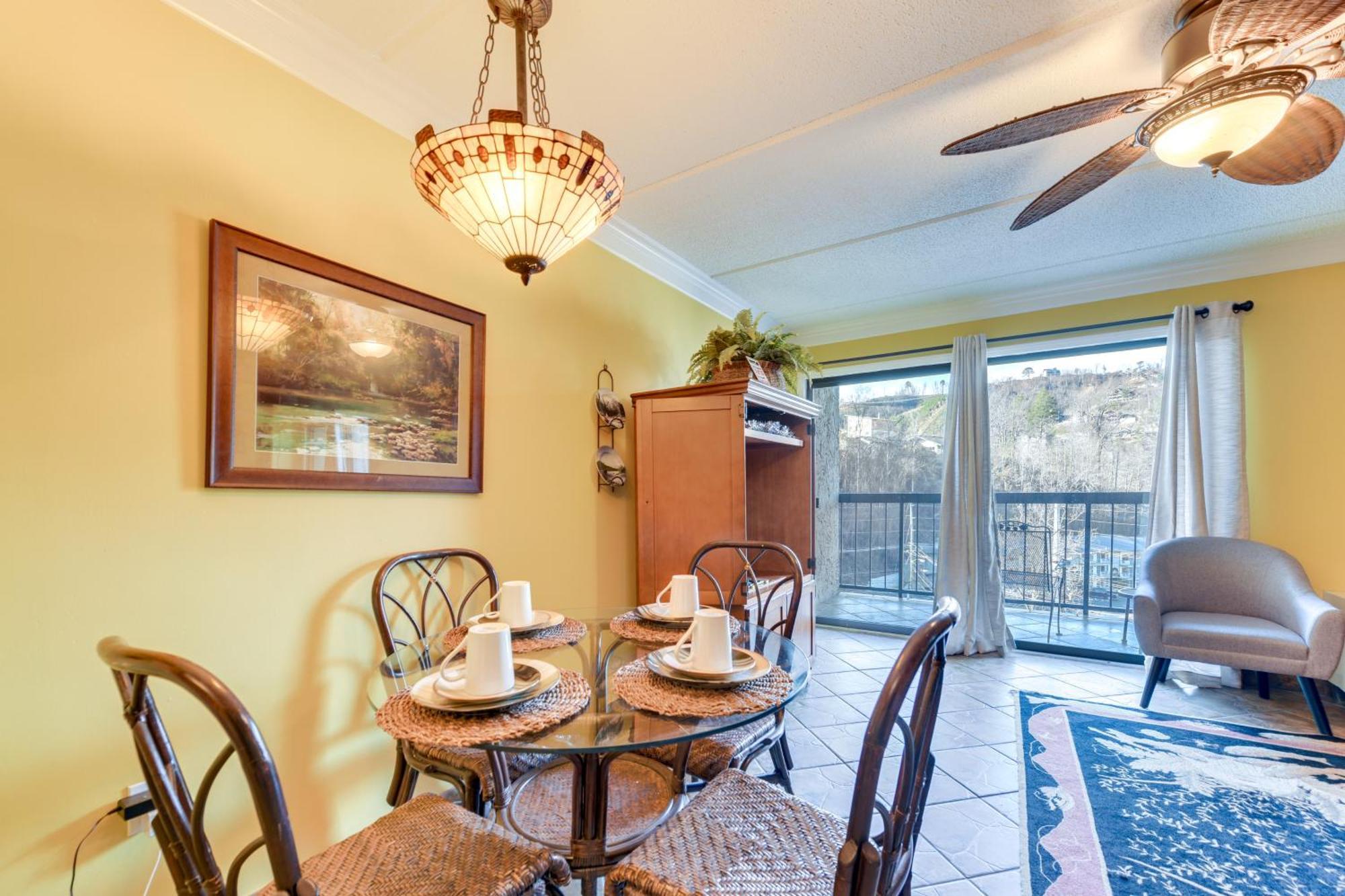 Downtown Gatlinburg Condo With Community Pool! Exterior photo